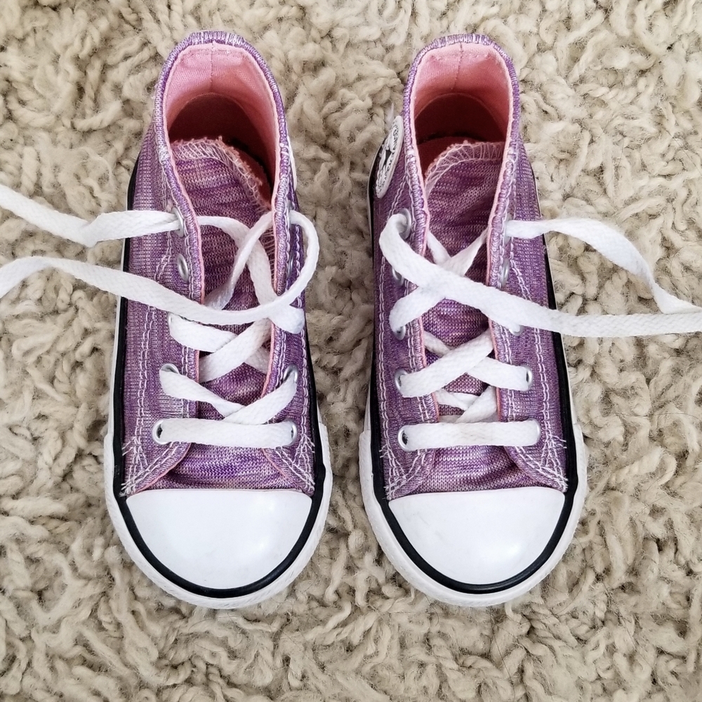 ADORABLE CHUCK TAYLORS